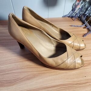 Stuart Weitzman Soze 10 Elegant Tan Peep-Toe Heels